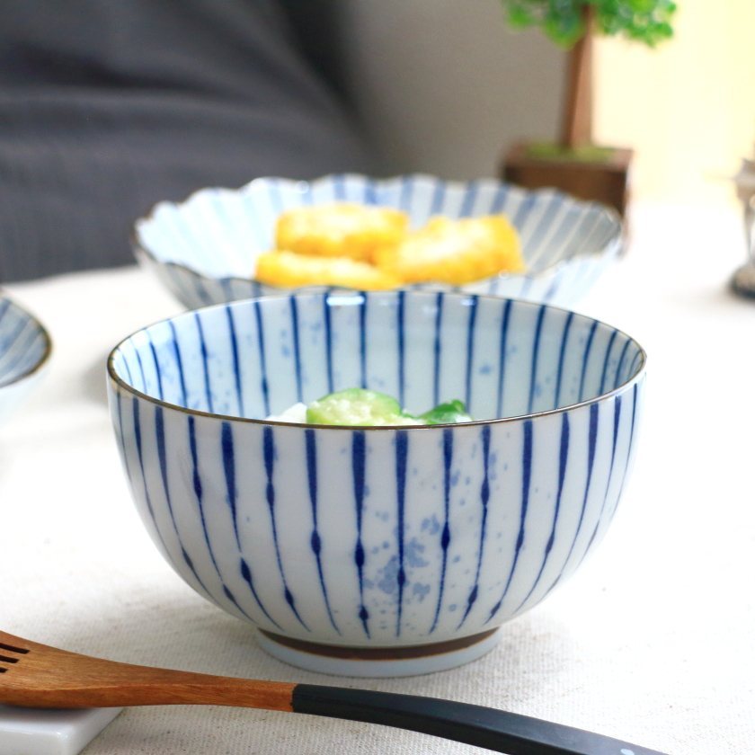 吹墨十草 小丼 13cm 国産 美濃焼 お好み丼（小） 麺鉢 うどん鉢 どん 丼 ボウル ボール どんぶり 汁椀 煮物鉢 カフェ 青い皿 食器 器 皿