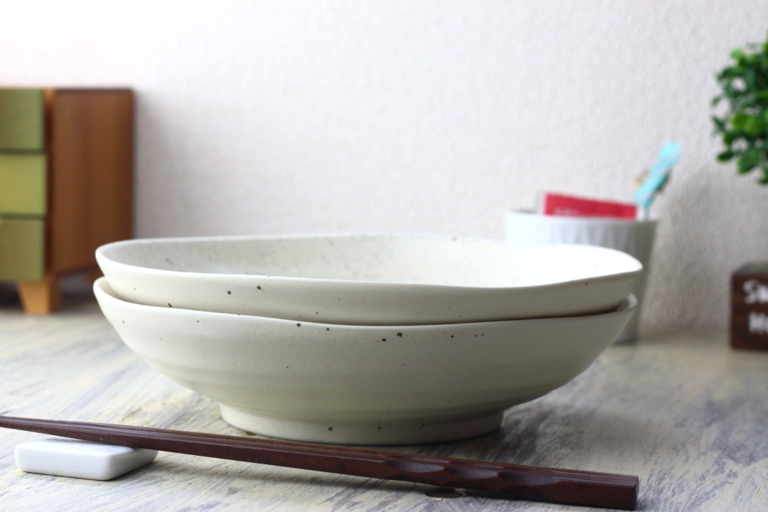 【希少・ルギャール】大型サイズ 深皿 白かいらぎ 大鉢 21cm 日本製 美濃焼 菊型68深皿 大皿 中皿 和皿 深皿