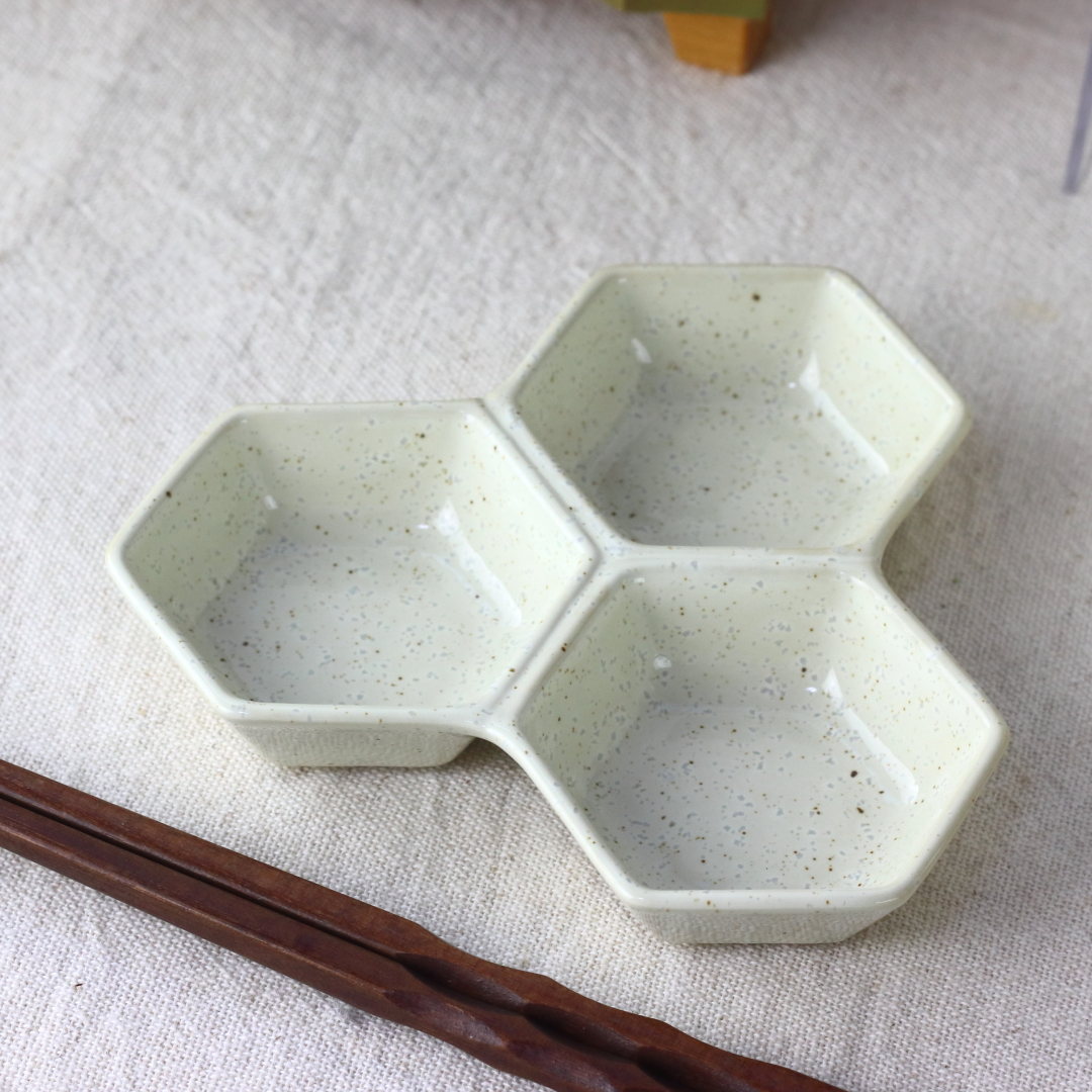 瀬戸焼 六角三品皿 日本製 美濃焼 仕切り皿 連結皿 小皿 醤油皿 漬物皿 