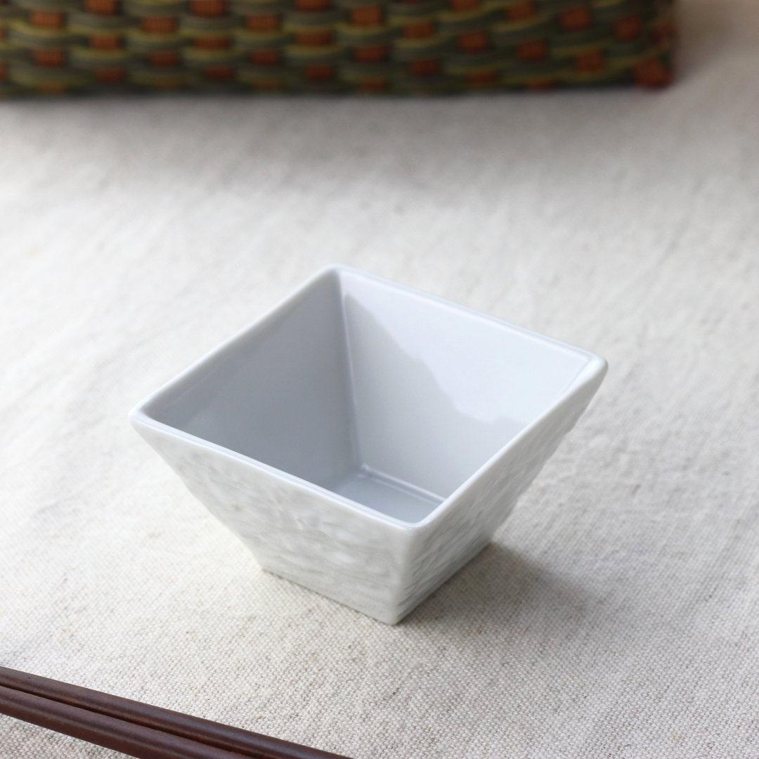 【A】ホワイトハンドモチーフ/Made in Japan /陶器製・小物入れ ロックスクエア小鉢 8cm 日本製 美濃焼 小鉢 小分け鉢 小付け 小器 小