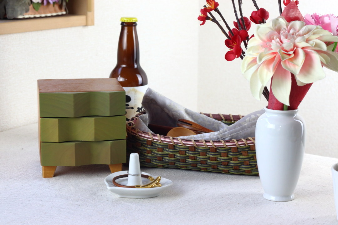 陶器製のハートのリングスタンド 日本製 美濃焼 指輪置き アクセサリー