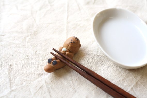 ラッコの箸置き 国産 美濃焼 いろいろなシーンに使えます 箸置き