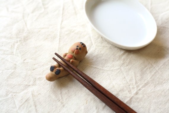 ラッコの箸置き 国産 美濃焼 いろいろなシーンに使えます 箸置き