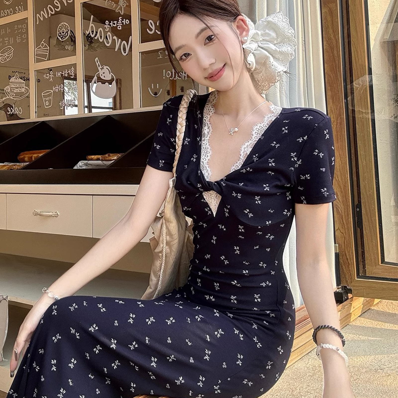 レディース 花柄リブワンピース Vネック飾り付き フィットシルエット 半袖 春夏 上品かわいい ガーリースタイル お出かけ用 | Village H＆T | 04