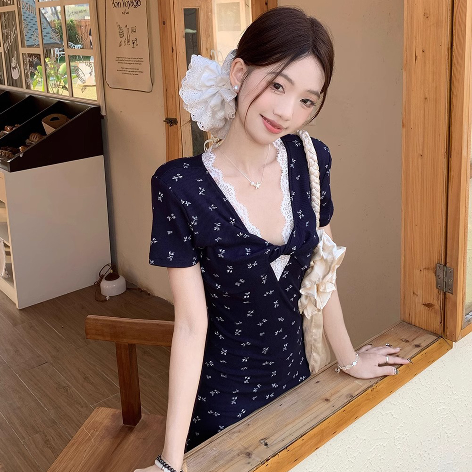 レディース 花柄リブワンピース Vネック飾り付き フィットシルエット 半袖 春夏 上品かわいい ガーリースタイル お出かけ用 | Village H＆T | 06