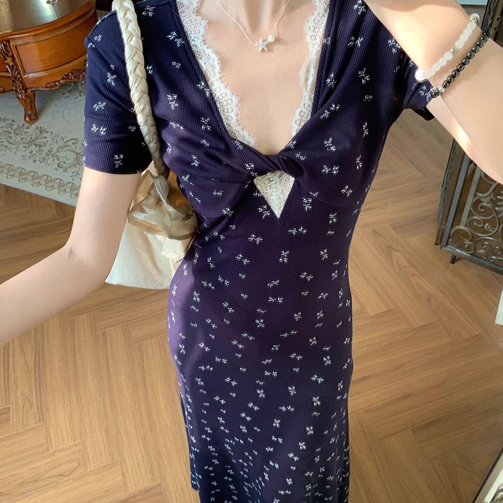 レディース 花柄リブワンピース Vネック飾り付き フィットシルエット 半袖 春夏 上品かわいい ガーリースタイル お出かけ用 | Village H＆T | 07