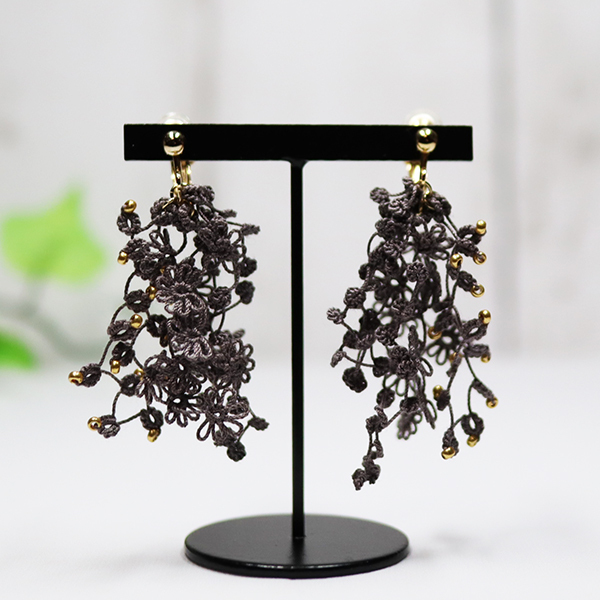 スワッグデザインイヤリング La Flanerie フラヌリ ハンドメイド 手作り スワッグ きれい 大人女子 素敵 かわいい 揺れる 手編み レース 繊細 プレゼント 6091 Chan Fare 通販 Yahoo ショッピング