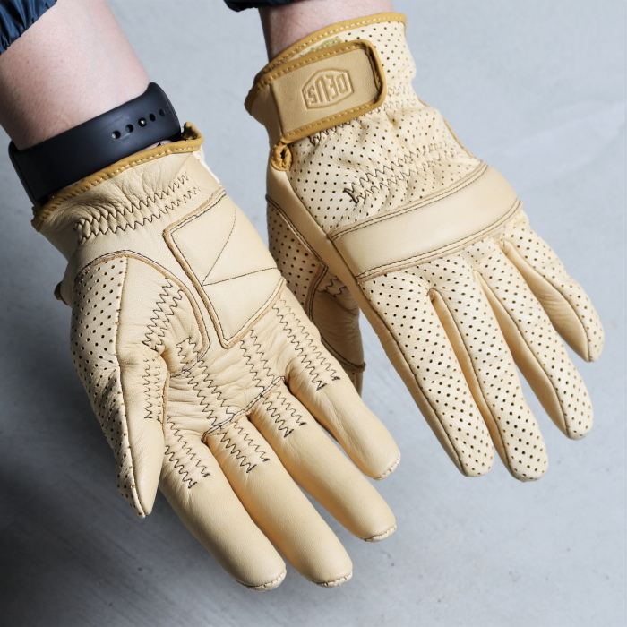 デウス グローブ DEUS EX MACHINA MESH GRIPPING GLOVE BLACK/TAN/CAMEL 3色展開