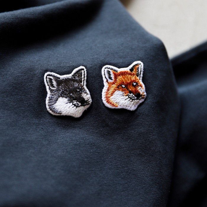 MAISON KITSUNE&#39; - メゾンキツネ ダブルフォックスベッド パッチ クラシックTシャツ ダブル ボールド フォックスヘッド レギュラーTシャツ | Maison