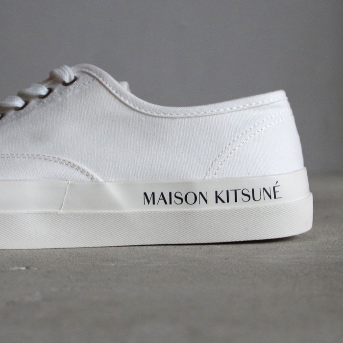 メゾンキツネ スニーカー MAISON KITSUNE MKプリント ソール キャンバス スニーカー MK PRINTED SOLE CANVAS  LACED SNEAKERS ホワイト2022秋冬新作