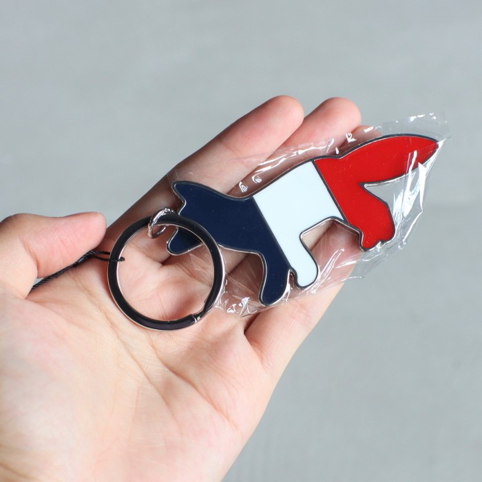 メゾンキツネ 【正規取り扱い店】キーホルダー 小物 MAISON KITSUNE トリコロールフォックスキーリング TRICOLOR FOX  METAL KEYRING 2023春夏新作