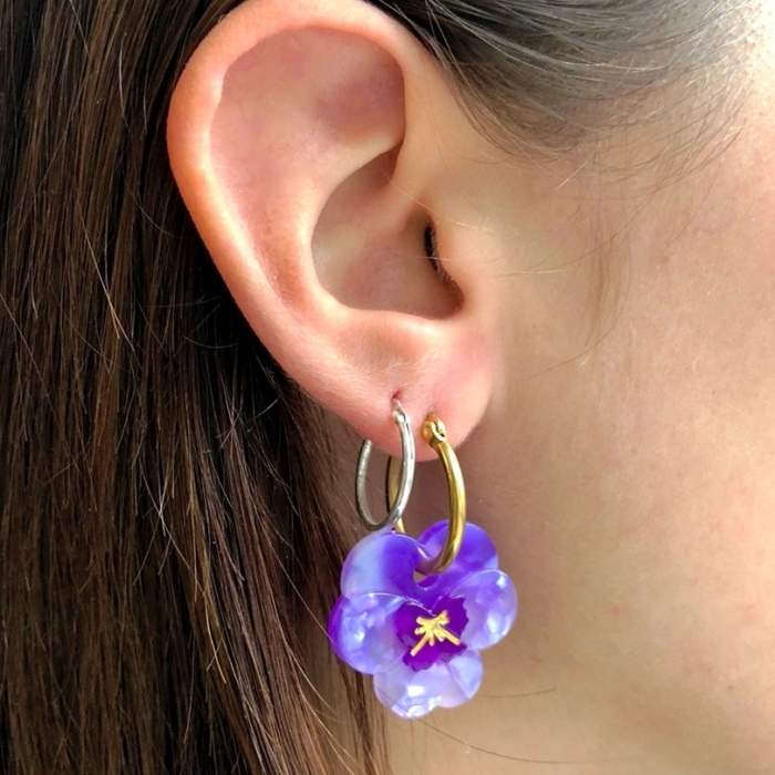 紫色花デザインピアス(両耳用) ククシュゼット 正規商品 ピアス レディース 両耳用 花 フランス