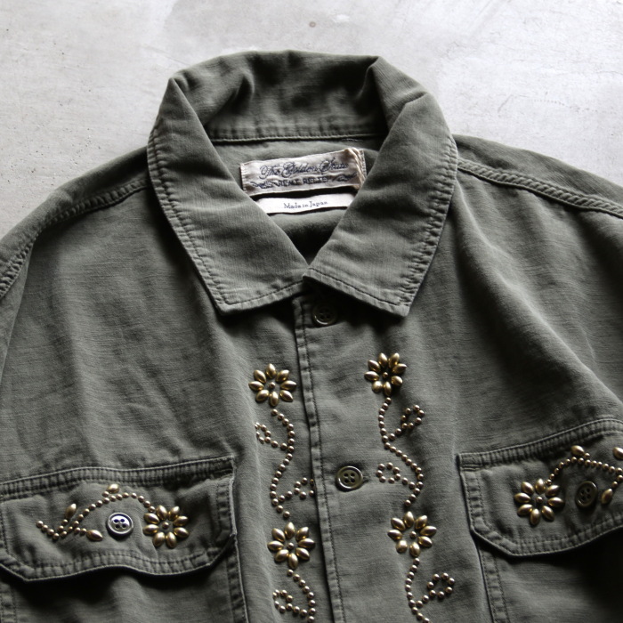 【極美品】レミレリーフ フラワースタッズ ミリタリーシャツ 日本製 オリーブ S REMI RELIEF（レミ レリーフ） シャツ ワイド ミリタリー シャツ (花茎