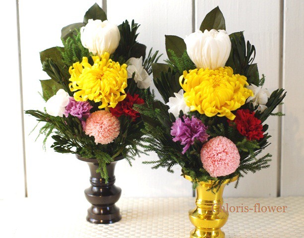 お彼岸に お供え 仏花 輪菊のプリザーブドフラワー 2色のから選べる真鍮花立て 送料無料 :n111:Chloris-flower - 通販