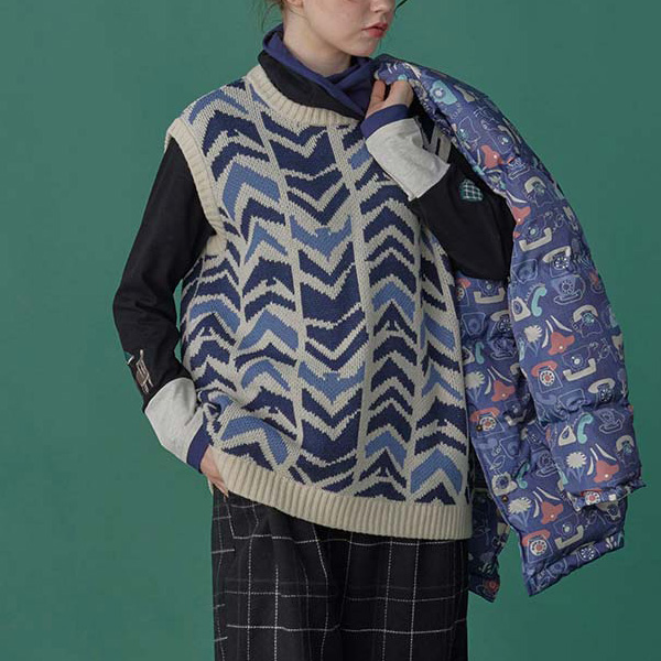 ニットベスト セーター 北欧 ジャカード ウール混 体型カバー 重ね着 ゆったり イマゴ Emago. ヘリンボーン鳥ジャガード ニットベスト | Emago | 01