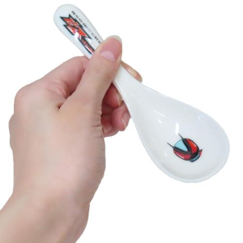 お鍋用品 仮面ライダーゼッツ 磁器製 レンゲ 特撮ヒーロー 金正陶器