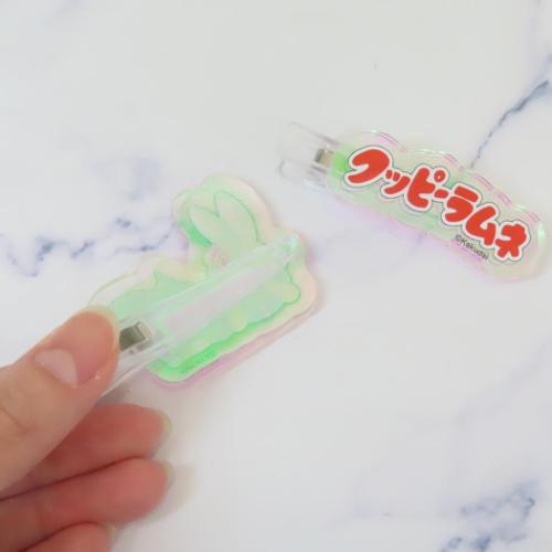 ヘアアクセ オーロラアクリルヘアクリップ クッピーラムネ お菓子パッケージ ロゴ アイプランニング 前髪クリップ