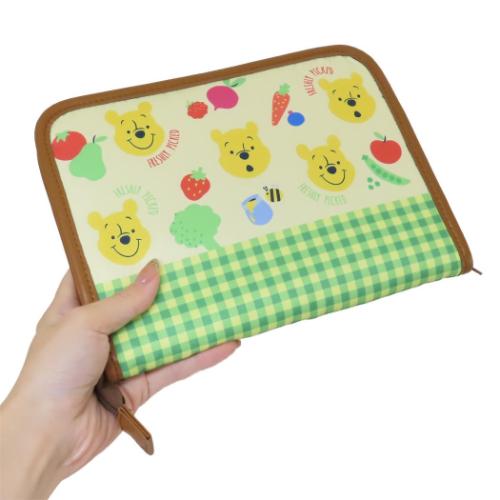 くまのプーさん 母子手帳ケース ファスナージャバラマルチケース 野菜柄 ディズニー クーザ 通帳 おくすり手帳 ポーチ