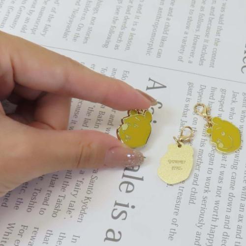 亀*井様 プーさん ストラップ2種類 とファスナーマスコット新品 未使用 平成レ 亀*井様 プーさん ストラップ2種類 とファスナーマスコット新品 未使用