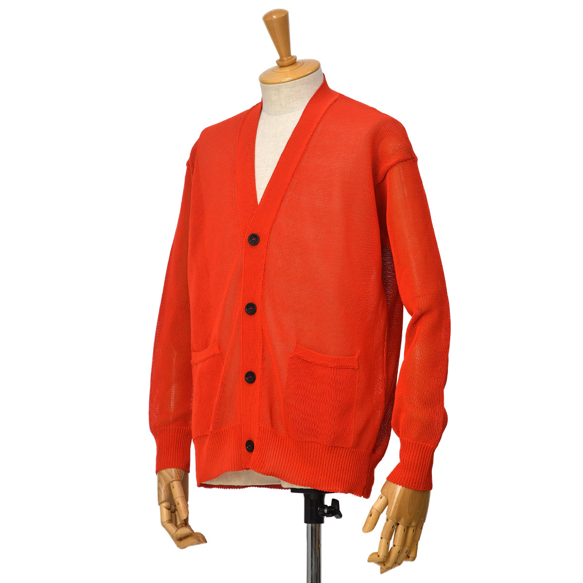 roberto04019red1.jpg