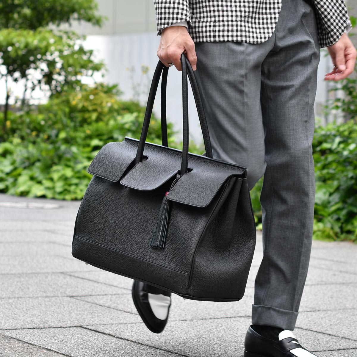 アカーテ　ACATE 黒 レザートートバッグ タッセル付き 本日のみ】アカーテ ACATE レザートートバッグ タッセル付き 本日のみ