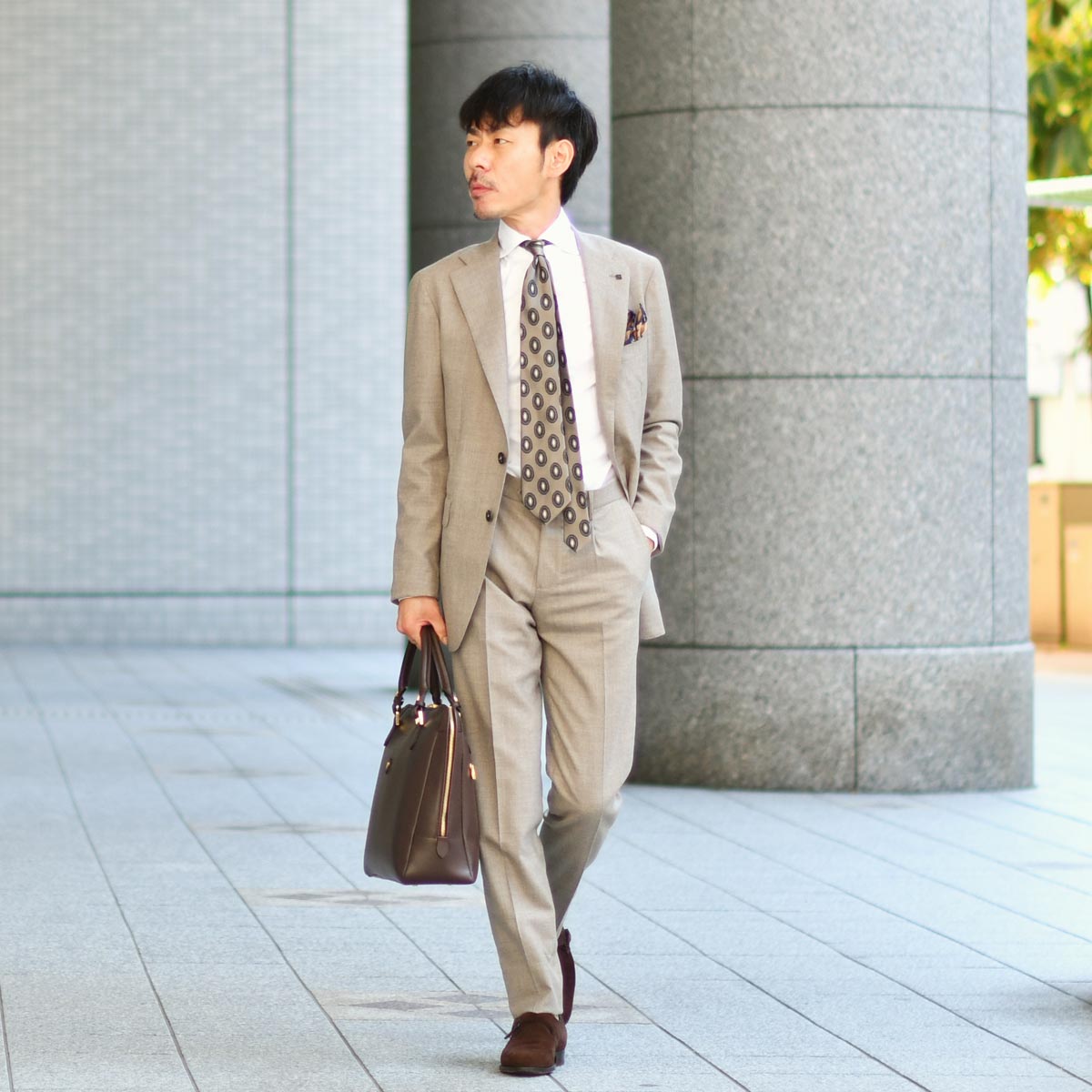 【むろ様】タリアトーレ ベージュ スリーピーススーツ TAGLIATORE 先行販売 早得【袖修理無料】【size44,46