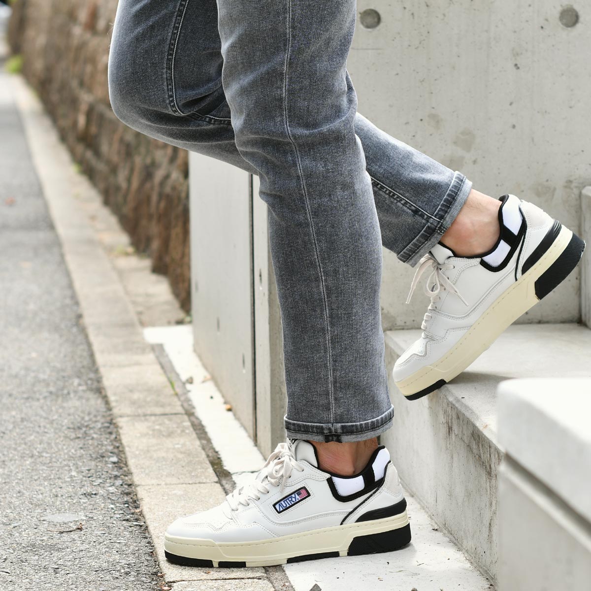 AUTRY【オートリー】スニーカー ROOKIE MM04 WHT BLK カーフレザー