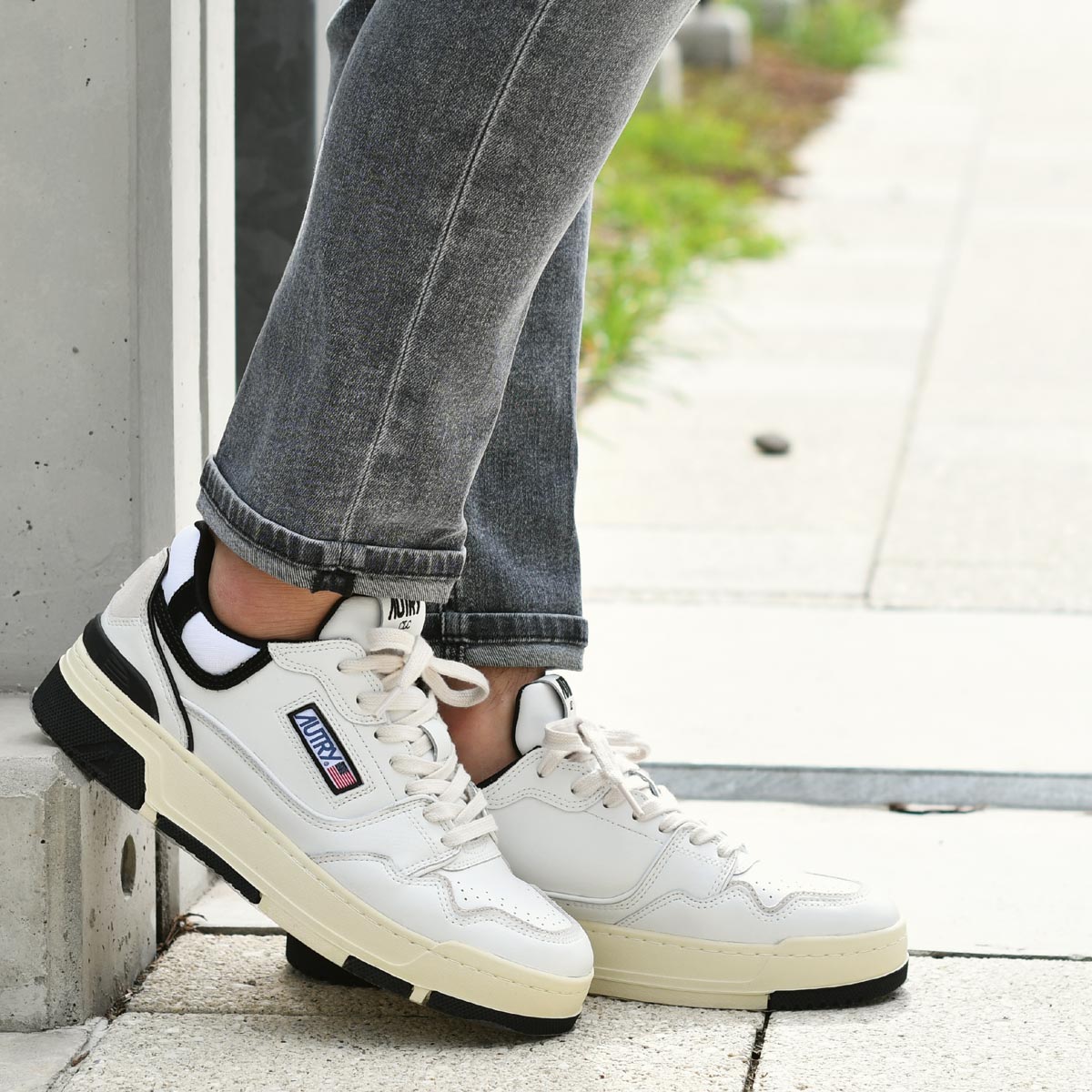 AUTRY【オートリー】スニーカー ROOKIE MM04 WHT BLK カーフレザー