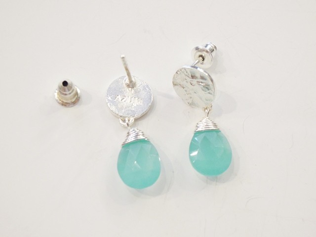 AZUNI（アズニ） アクアカルセドニー付きシルバーピアス レディース 