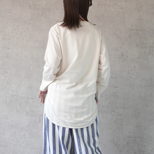 yori  ヨリ　ラウンドヘム天竺カットソー yori(ヨリ)の「ラウンドヘム天竺カットソー【2022SM】6月下旬発売予定