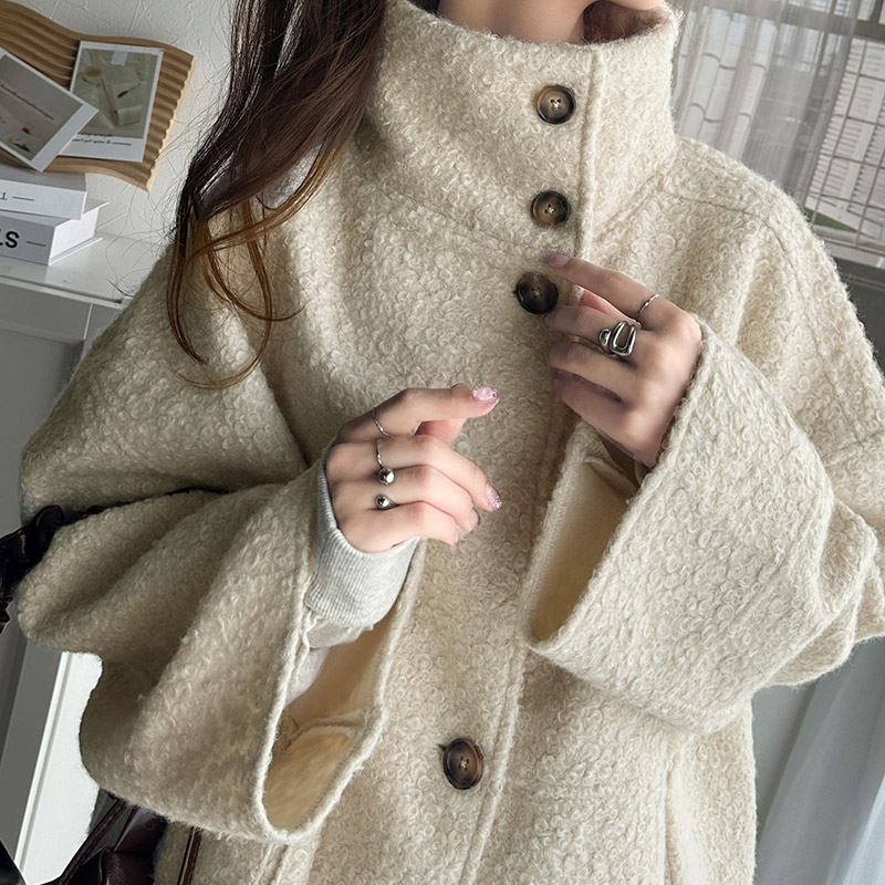 クラシカルエルフ冬新作 アウター ジャケット コート レディース スタンドカラー シンプル Aライン 美フォルム カットボア生地 ミドル丈 可愛い 大きめボタン 軽量 暖か キレイめ カジュアル  2024aw ce1020160 classicalelf（クラシカルエルフ） アウター ジャケット コート