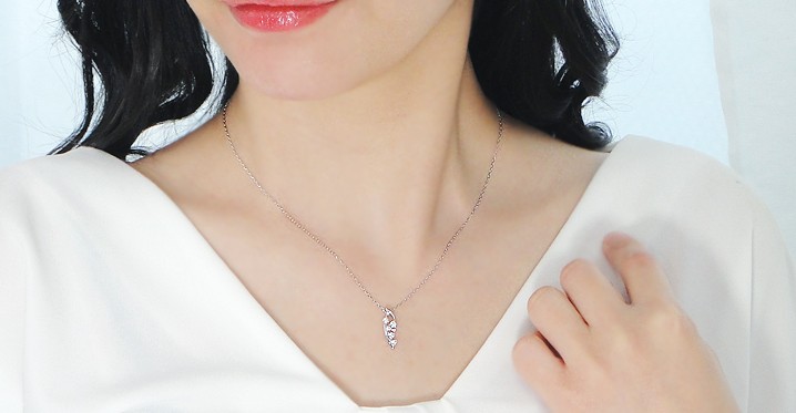 Classic CHESS pt950 ダイヤモンド ウエーブデザイン ネックレス 縦型