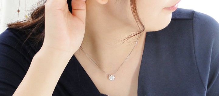 PT900 0.9ct ダイヤモンド フラワーモチーフ ネックレス