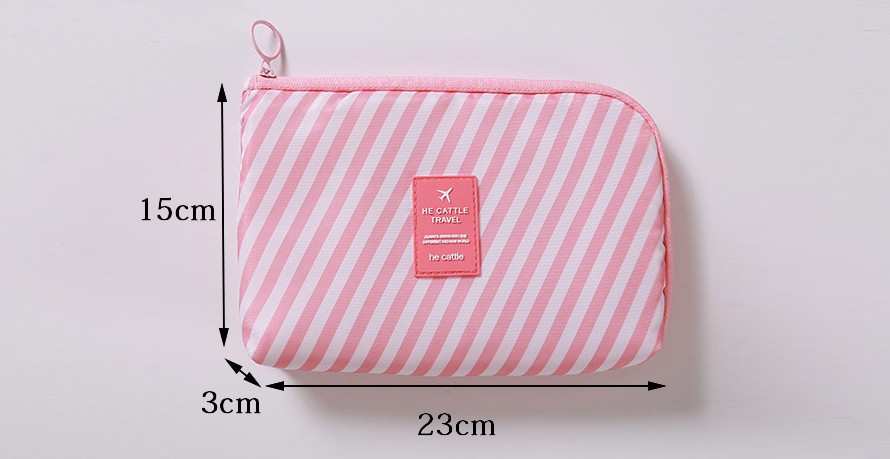 トラベルポーチ