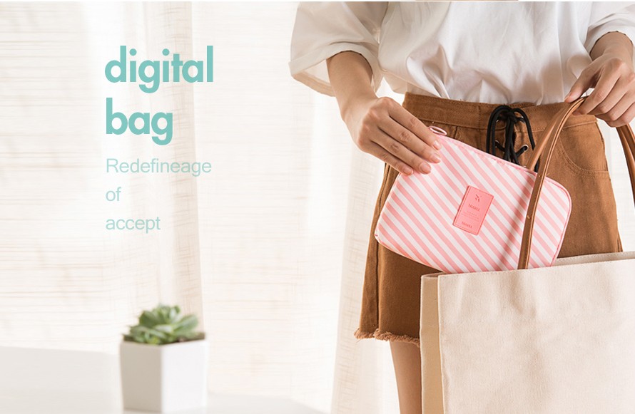 トラベルポーチ