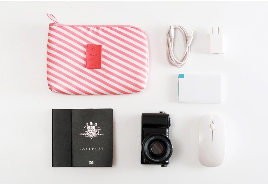 トラベルポーチ