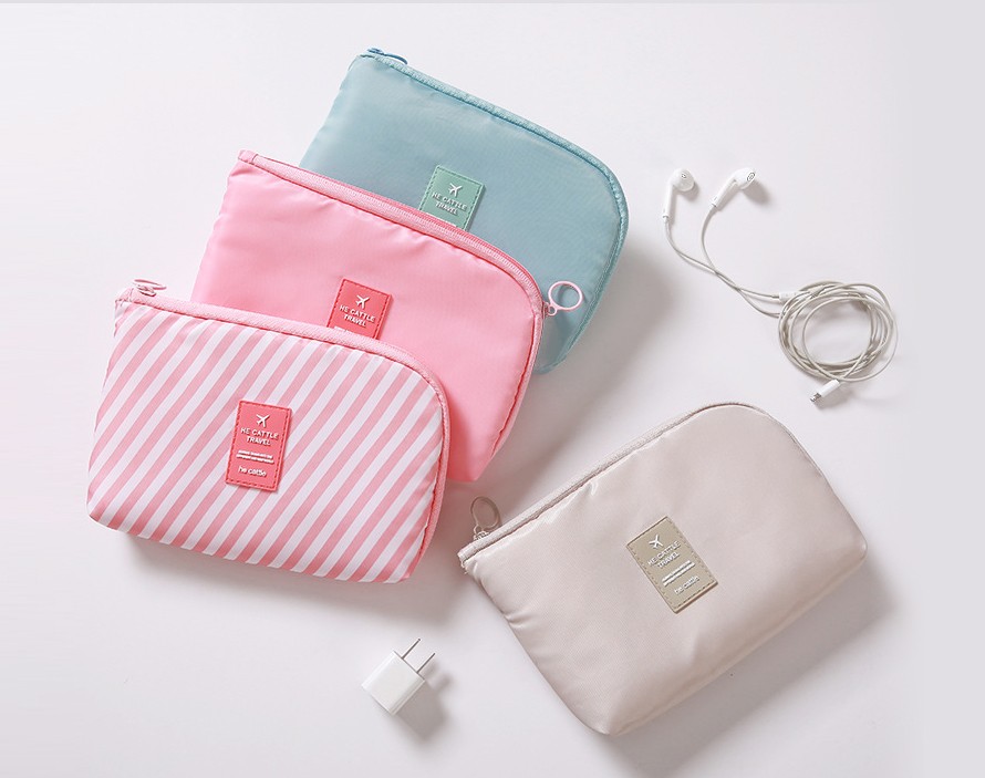 トラベルポーチ