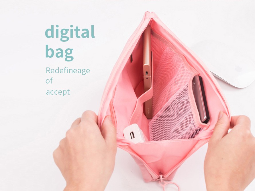 トラベルポーチ