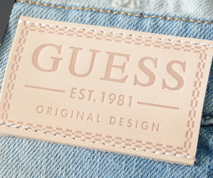 新品GUESSスリムテパードダメージ加工デニム 新品GUESS スリムテパードダメージ加工デニム