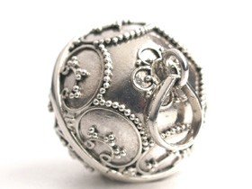 ガムランボール ジャワン 月