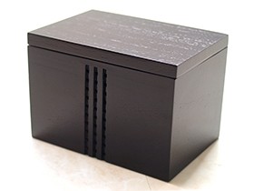 ダークブラウン