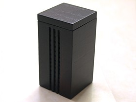 ダークブラウン