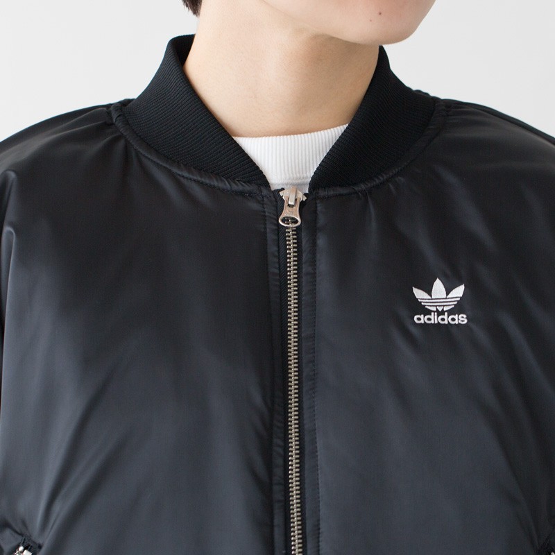 美品　アディダス　adidas CNYパッチ ボンバージャケット　ブルゾン　女性 adidas（アディダス）の「CNY パッチ ボンバージャケット
