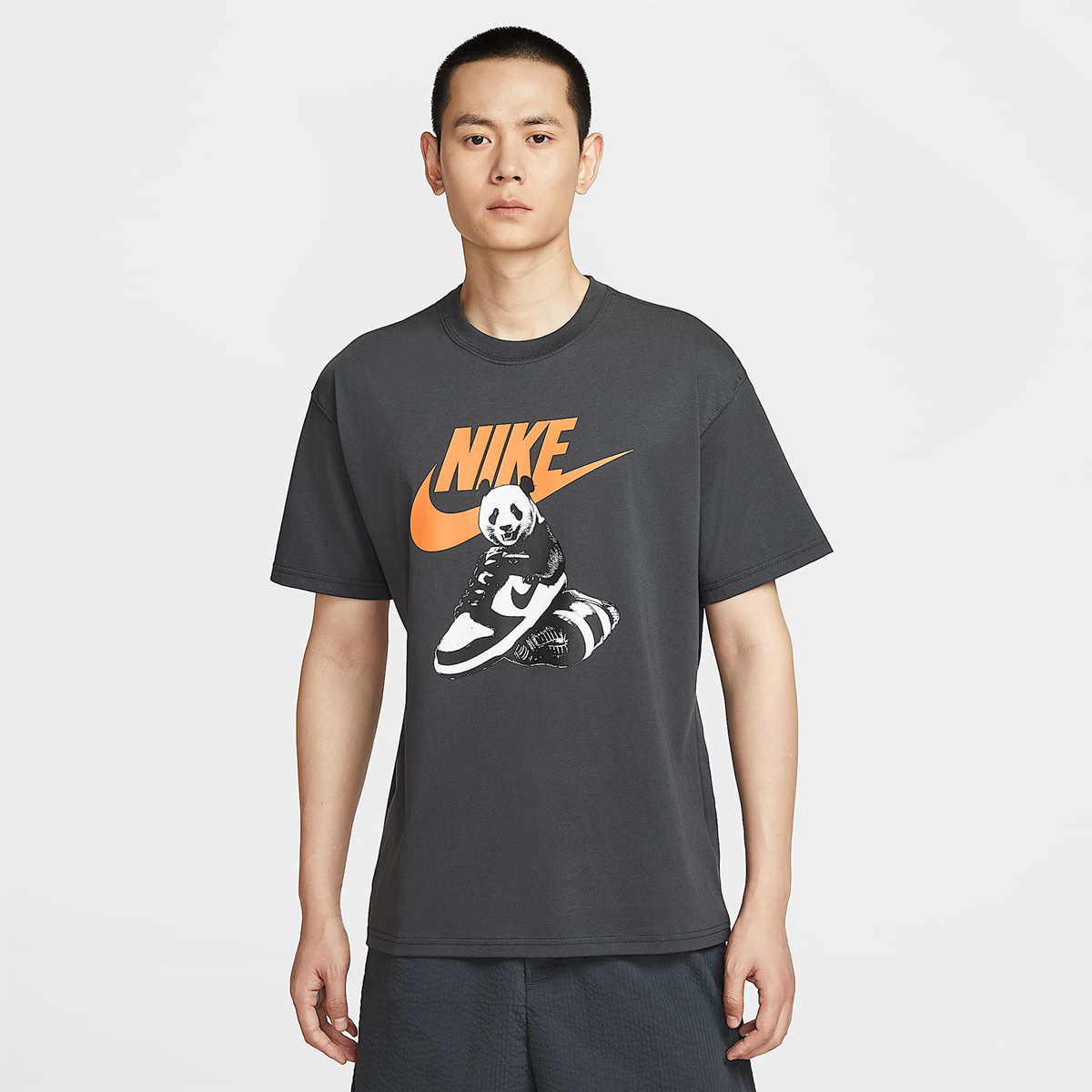 【NIKE】2カラー バックグラフィック 半袖 Tシャツ / 送料無料 hq9245-060_o1.jpg