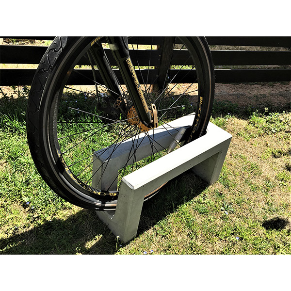 柴田コンクリート:典型 自転車止め 片面用 幅広タイプ _(メーカー直送