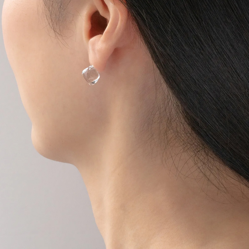 HARIO Lampwork Factory（ハリオランプワークファクトリー） ピアス