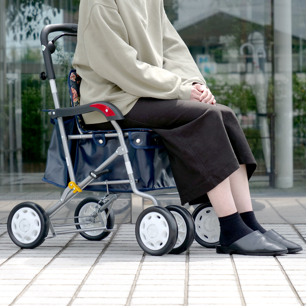 未使用品　マキテック　軽量折りたたみシルバーカー 老人車 マキテック シルバーカー ノーブル 軽量 コンパクト 座れる おしゃれ