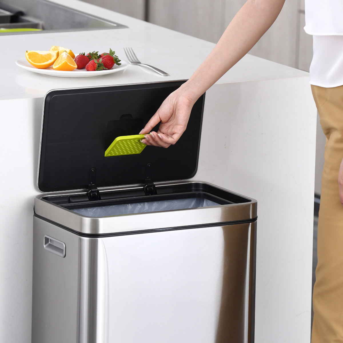 EKO ゴミ箱 45L Xキューブステップビン ペダル （ イーケーオー ごみ箱 45リットル 幅33 ペダル式 ふた付き 分別 角型 ステンレス ）_16