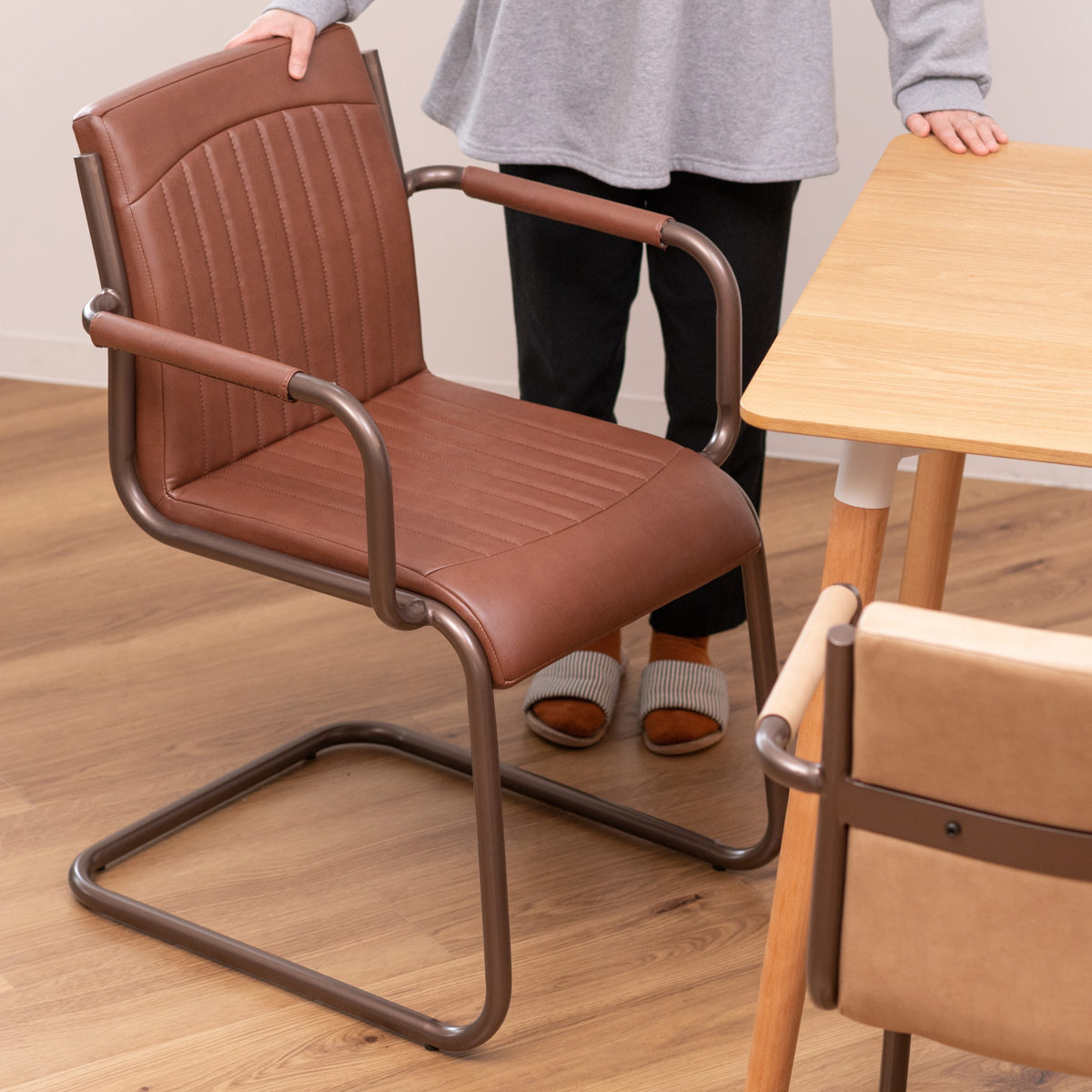 東谷 ダイニングチェア 座面高46cm スチール ソフトレザー （ レザー調