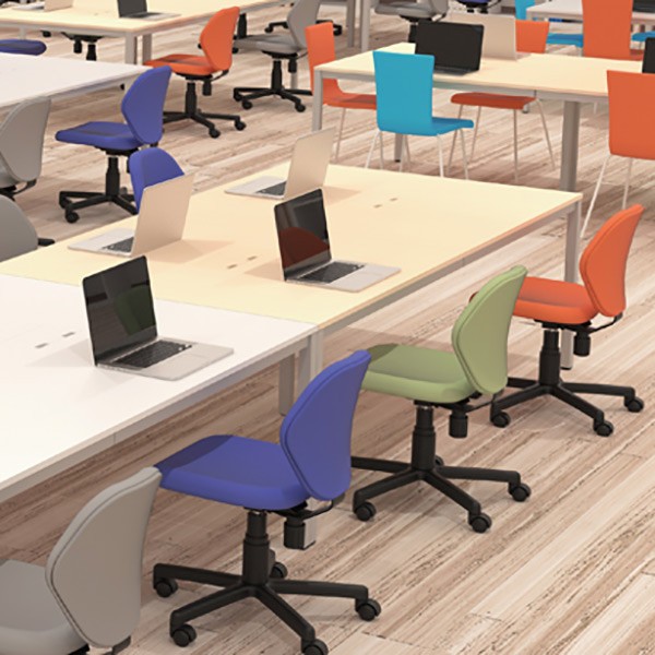 昇降式 デスクチェア（キャスター付）定価3万程 昇降式 デスクチェア（キャスター付）定価3万程